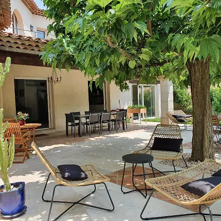 Couette-café Le Domaine Des Mûriers - Charme, Chic, Calme En Provence Côte D'azur *