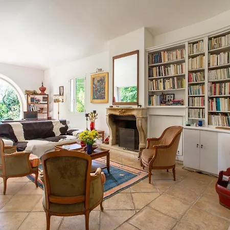 Le Domaine Des Mûriers - Charme, Chic, Calme En Provence Côte D'azur