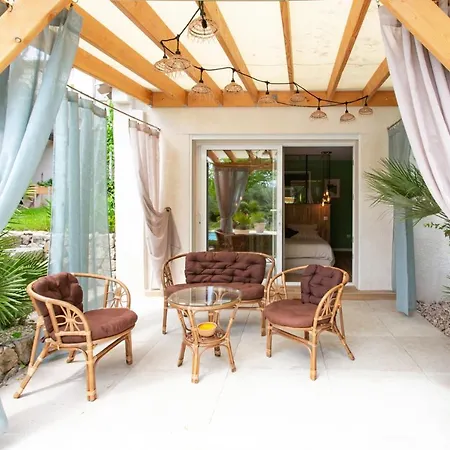 Le Domaine Des Muriers - Charme, Chic, Calme En Provence Cote D'azur Frühstückspension