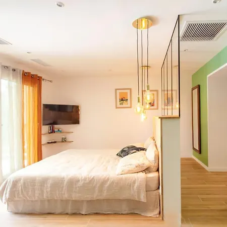 Le Domaine Des Muriers - Charme, Chic, Calme En Provence Cote D'azur Frühstückspension *